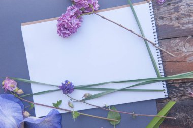 Boş uzay yatay not defteri listesi, nazik çiçekler, sevimli çiçek pankartı şablonu