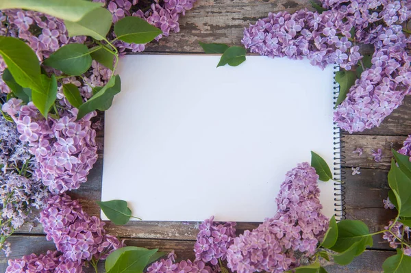 Bloc Notes Vide Avec Fleurs Bouquet Lilas Maquette Bannière Printemps — Photo