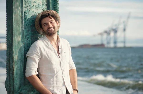 Young Stylish Smiling Man Outdoor Portrait Sea — Stockfoto