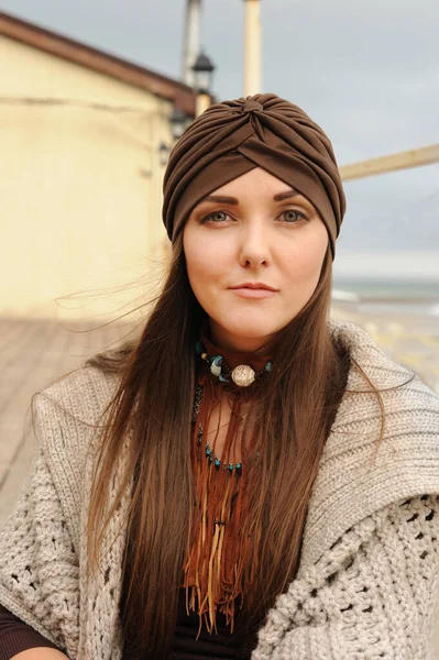 Beautiful Brunette Woman Portrait Looking Camera Dressed Jersey Turban Autumn — Stock Photo, Image