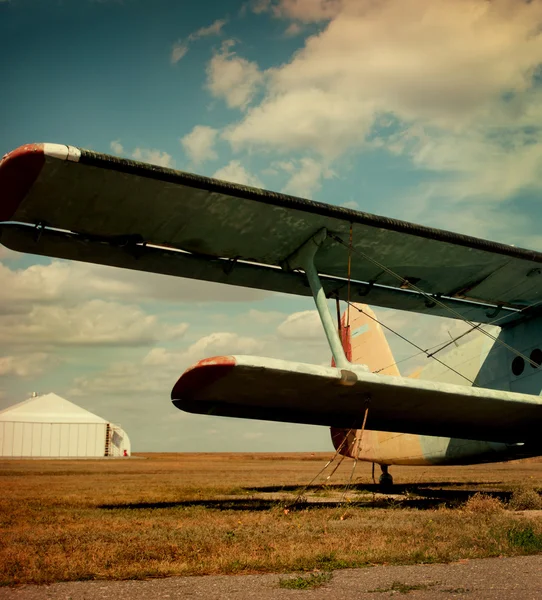 Plane wing against autumn field. — Stock Photo, Image