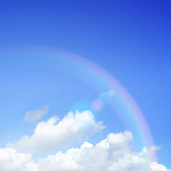 Cielo nuvoloso con illustrazione arcobaleno . — Vettoriale Stock