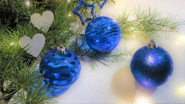 モミの木と装飾が施されたクリスマスの背景 コピースパック付きトップビュー — ストック写真