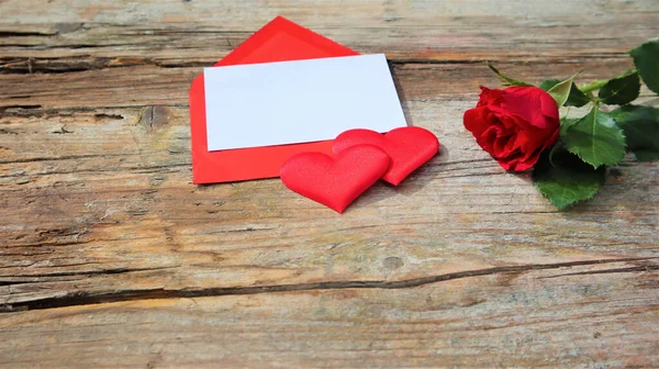 Zászlós Piros Rózsa Virágok Piros Szívvel Régi Háttér Romantikus Valentin — Stock Fotó