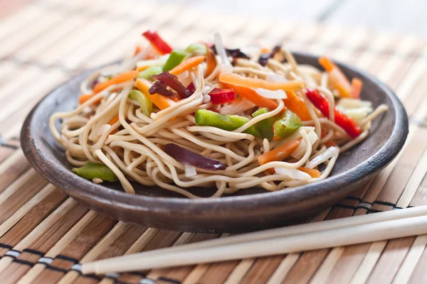 Çin noodle sebzeli. — Stok fotoğraf
