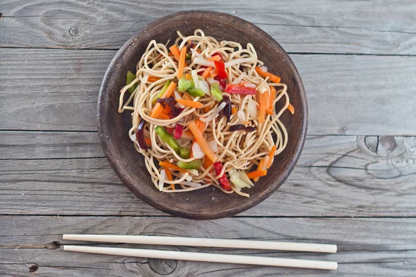 Macarrão de China com legumes — Fotografia de Stock