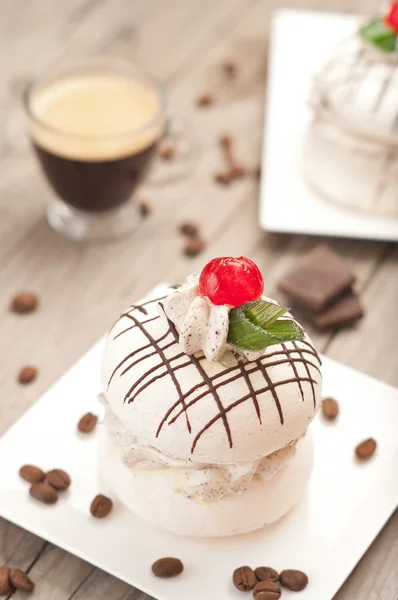 Meringue with coffee cream. — Stock Photo, Image