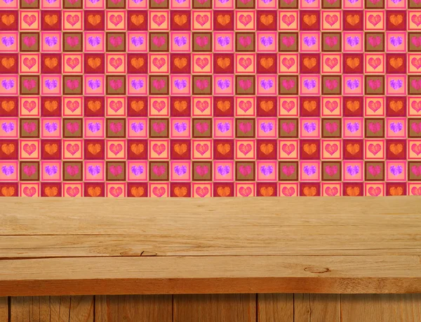 Valentines Design. Empty wooden deck table over hearts motif. Re — Stock Photo, Image