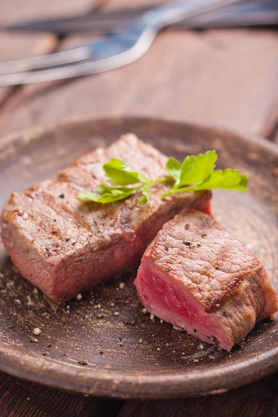 Rare beef steak on rustik plate — Stock Photo, Image