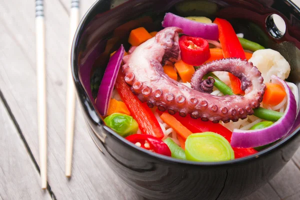 Chinese mix vegetables with pasta and octopus. — Stock Photo, Image