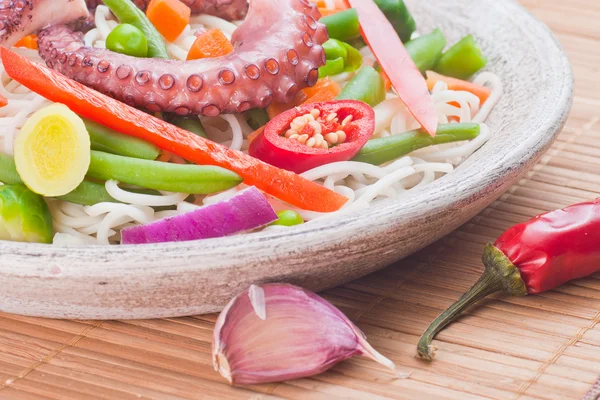 Chinese mix vegetables with pasta and octopus. — Stock Photo, Image