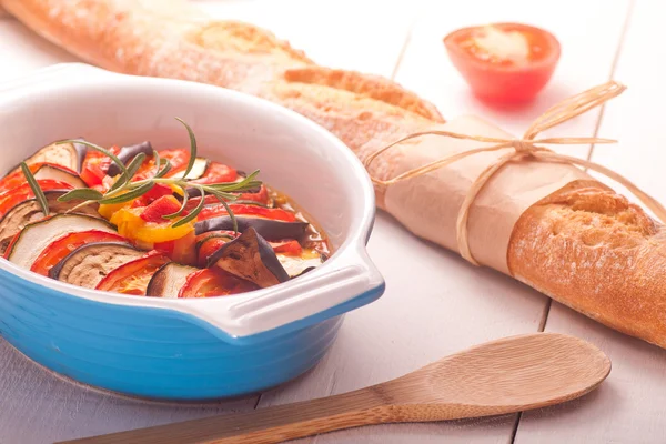 Ratatouille en un plato, cazuela . — Foto de Stock