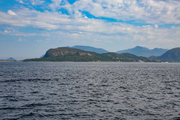 Widok Piękny Krajobraz Archipelagu Wyspy Fiordy Portu Alesund Norwegia — Zdjęcie stockowe