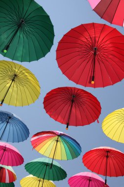 Çok Renkli Şemsiyelerin Koleksiyonu Kapanıyor.