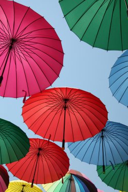 Çok Renkli Şemsiyelerin Koleksiyonu Kapanıyor.