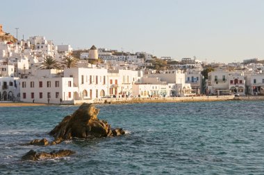 Mikonos kentine güzel güneşli bir günde, Mykonos, Kiklad Adaları, Yunanistan