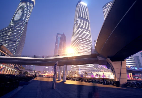 Shanghai vista nocturna moderna ciudad — Foto de Stock
