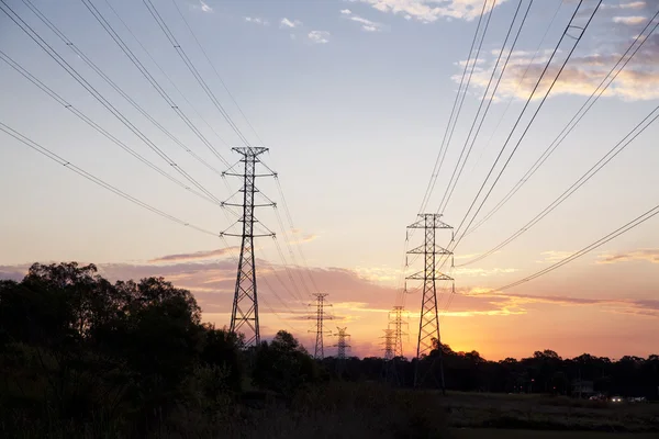 Energii elektrycznej wieża w zachodzie słońca — Zdjęcie stockowe