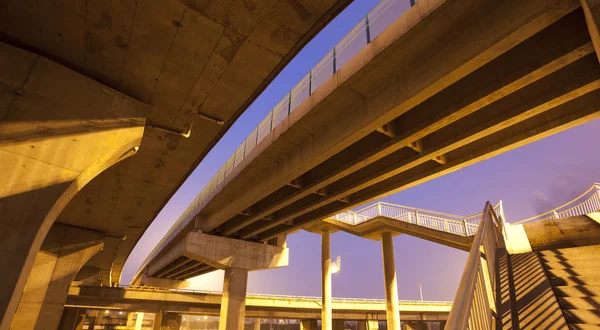 Viaduto da noite — Fotografia de Stock