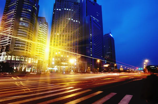 Shanghai pudong road licht paden — Stockfoto