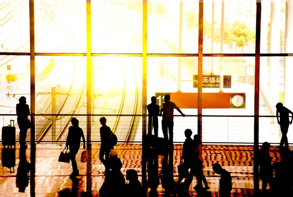 La gente de la estación de tren — Foto de Stock