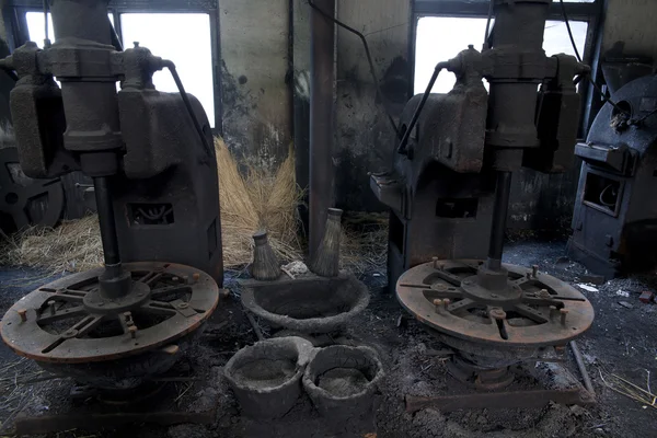 Vuile fabrieksvloer — Stockfoto