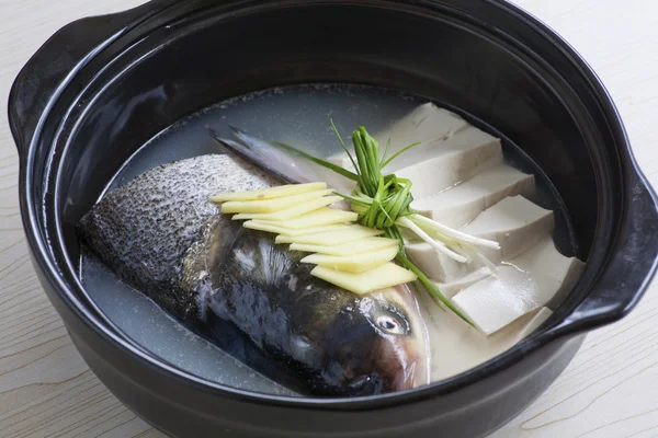 Chinesische Küche Fischkopf-Suppe — Stockfoto