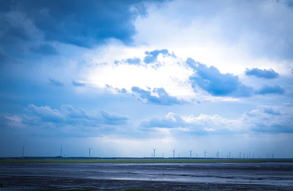 Geração de energia eólica na praia — Fotografia de Stock