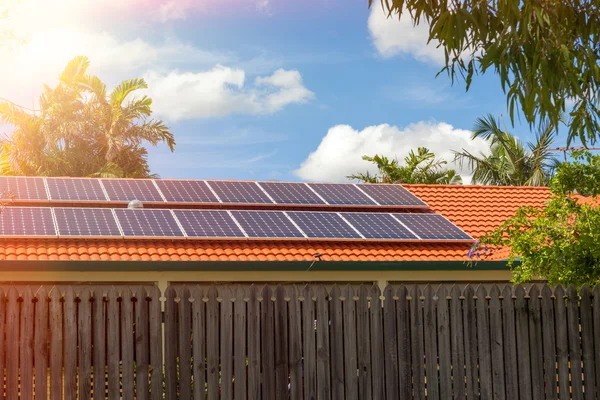 Zonnepanelen op het dak, Australië — Stockfoto