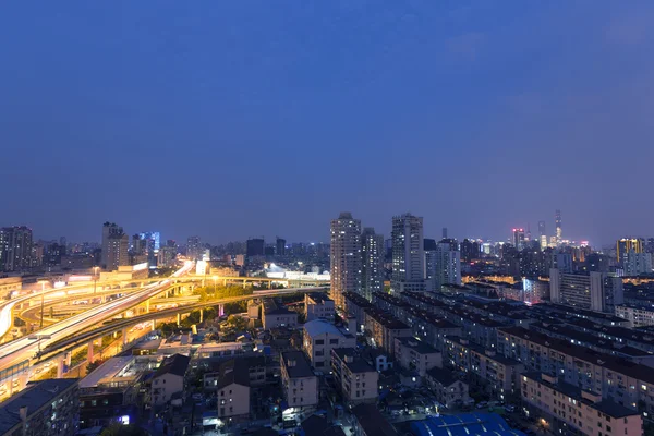 Überführung der Stadt Shanghai in der Nacht — Stockfoto