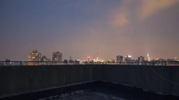 Shanghai skyline van de stad bij nacht — Stockfoto