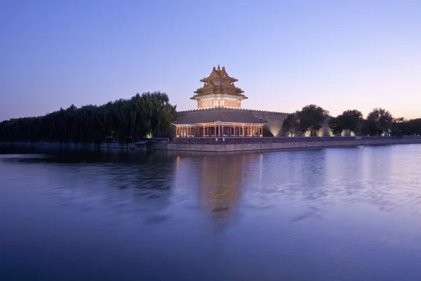 Der Turm der verbotenen Stadt in der Abenddämmerung in Peking, China — Stockfoto