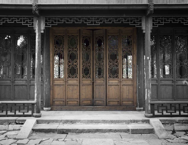 Arquitetura antiga chinesa, a porta — Fotografia de Stock