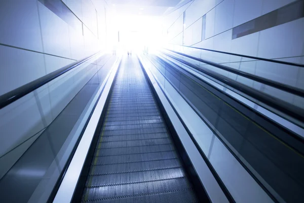 Escaleras mecánicas del centro de negocios — Foto de Stock