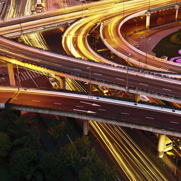 Shanghai noche, viaducto de tráfico por carretera — Foto de Stock
