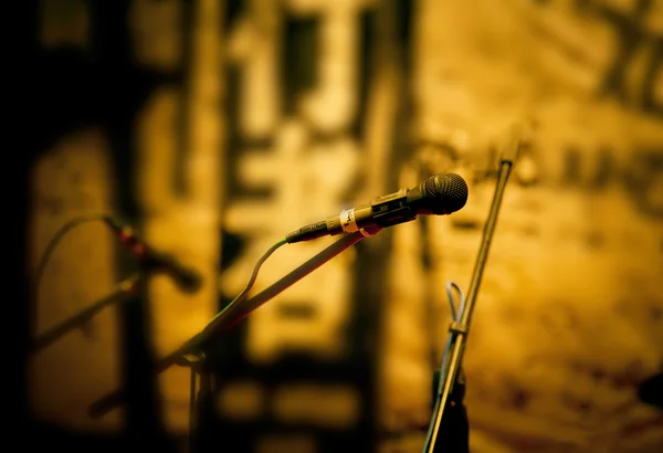 Microphone sur scène — Photo
