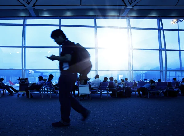 Passageiros do aeroporto de Hong Kong — Fotografia de Stock