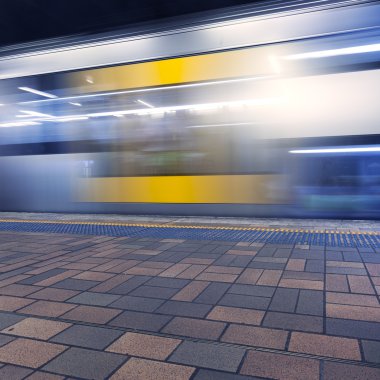 Sydney boş metro platformu