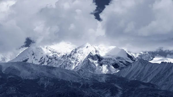 Sněhu hory v Tibetu — Stock fotografie