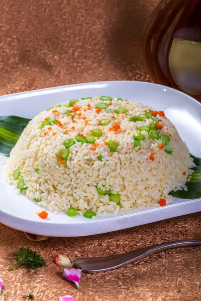 Китайская еда, янчжоу Жареный рис — стоковое фото