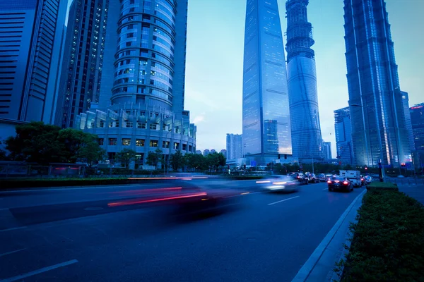 The light trails on the modern building — Stock Photo, Image