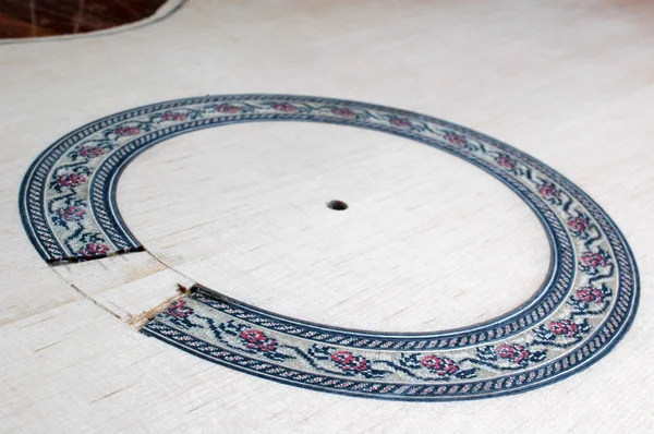 Luthier makes installation rosette classical guitar — Stock Photo, Image