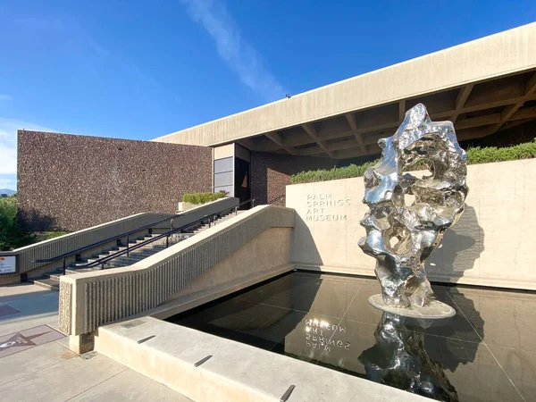 El exterior del Museo de Arte de Palm Springs en Museum Drive — Foto de Stock