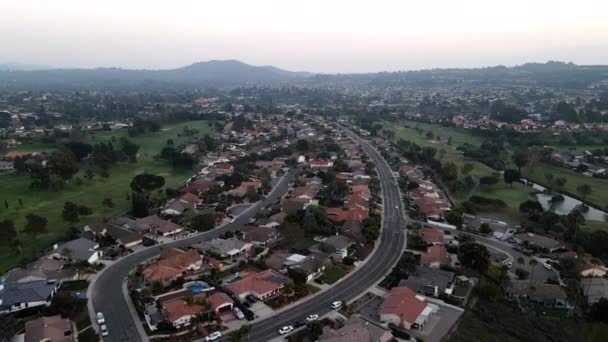 Vista aérea del barrio de clase media en Rancho Bernardo — Vídeos de Stock