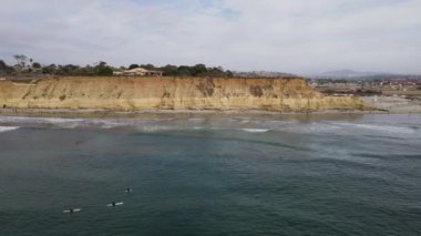 Del Mar Kuzey Sahili, California sahil kayalıkları ve Pasifik Okyanuslu Ev 'in hava manzarası.