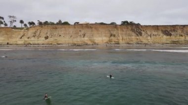 Del Mar Kuzey Sahili, California sahil kayalıkları ve Pasifik Okyanuslu Ev 'in hava manzarası.