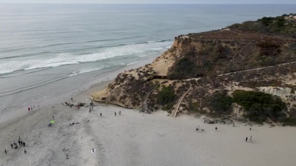 德尔马北滩、加利福尼亚沿海悬崖峭壁和太平洋别墅的空中景观 — 图库视频影像