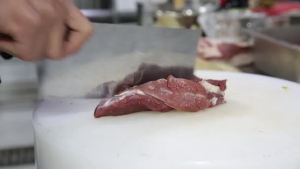 Carne di maiale tagliata dallo chef del ristorante, — Video Stock