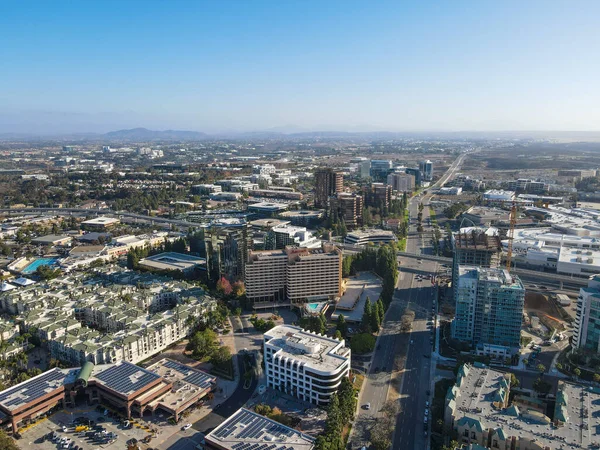 Vista aérea de UTC, Ciudad Universitaria grande residencial y comercial, San Diego —  Fotos de Stock