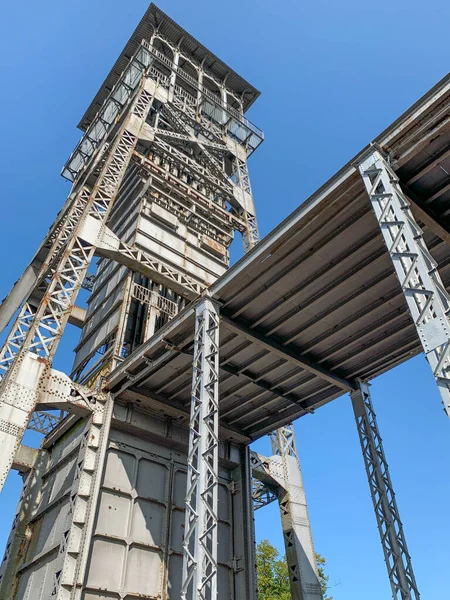 C madeni, endüstriyel müze ve kültür merkezi eski bir kömür madenciliği kompleksi üzerine kurulu..